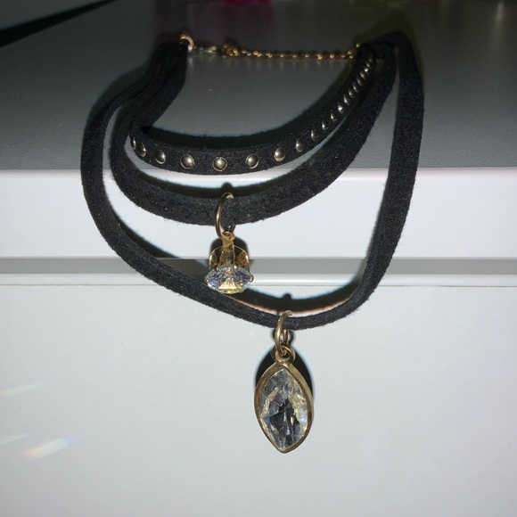 NEW! Three-Layered Stud Pendant Choker - Picture 5 of 10
